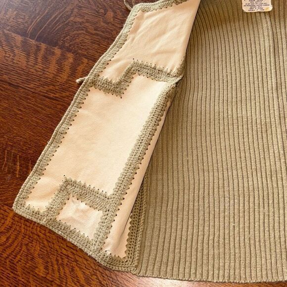 Vintage 60’s 70’s Boho Patchwork Suede Crochet Tie Neck Knit Vest Size Small - Picture 13 of 13